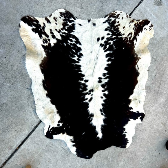 Luxurious Cow Skin Rug - Picture 1 of 3